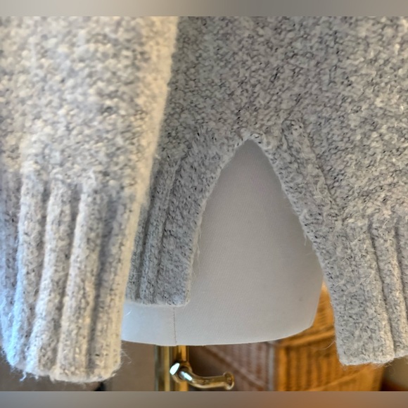 Le Lis Marbled Gray Oversized Turtleneck Sweater with Ragland Long Sleeves - Picture 6 of 9